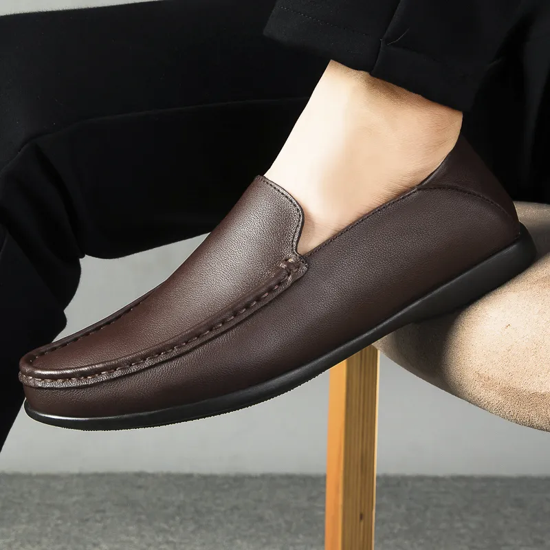 Le nuove scarpe in pelle a due strati coprono il piede scarpe da uomo alla moda business abbigliamento formale scarpe casual in pelle 38-44