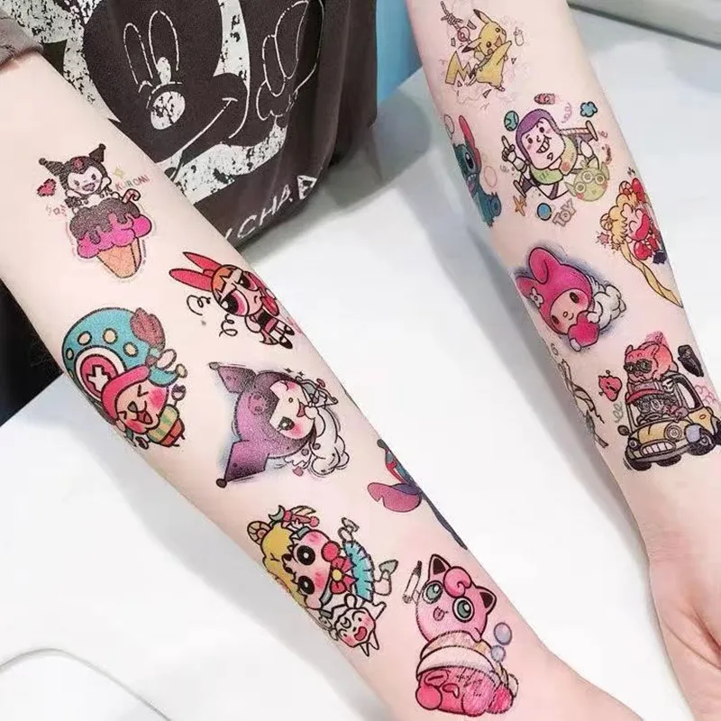 Collezione di cartoni animati anime One Piece Kuromi Melody robot gatto carino tenuta impermeabile adesivi tatuaggio simulazione J