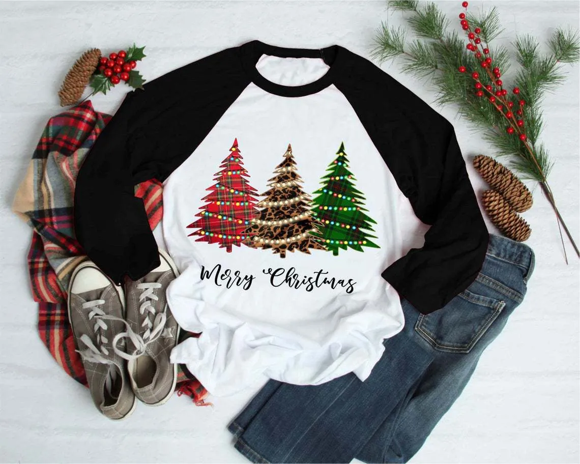 T-shirt da donna con scollo tondo e maniche a tre quarti con stampa dell'albero di Natale Merry Christmas