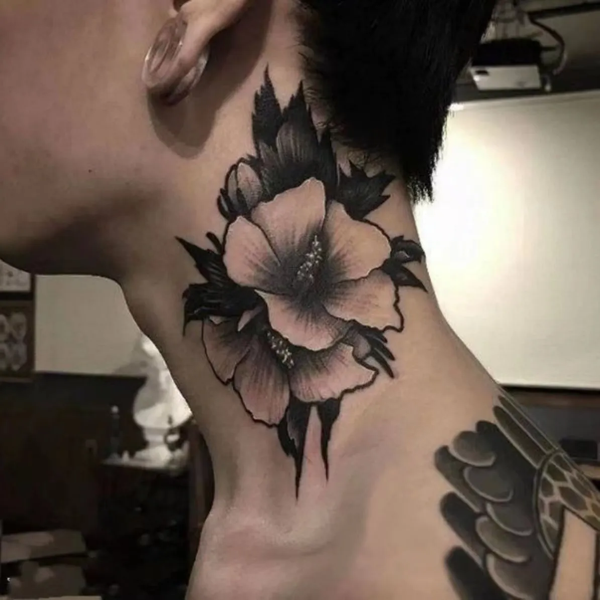 Tatuaggio adesivi tatuaggio collo realistico adesivi collo adesivi tatuaggio modello fiore simulazione impermeabile duratura