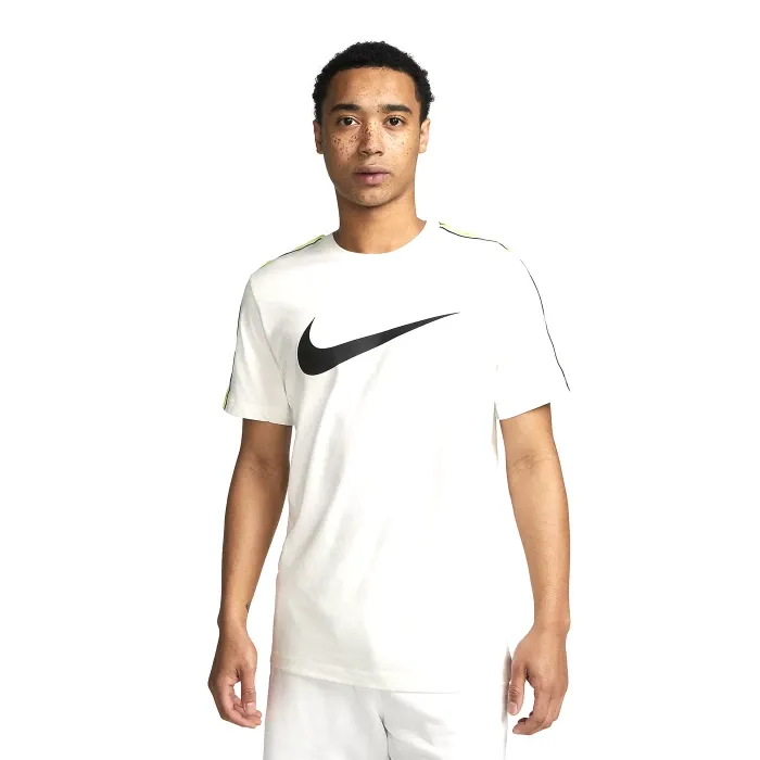 Nike - T-Shirt Sportswear Repeat Bianca