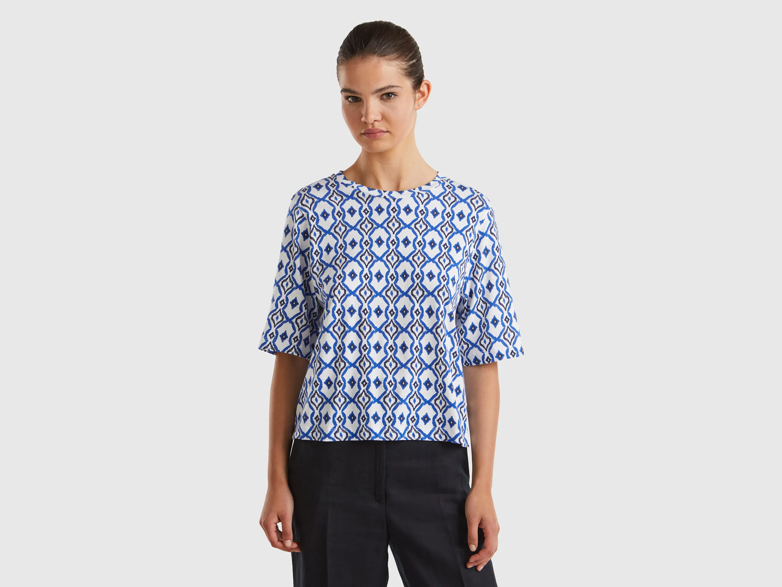 Benetton, Maglietta Con Fantasia Geometrica, Blu, Donna