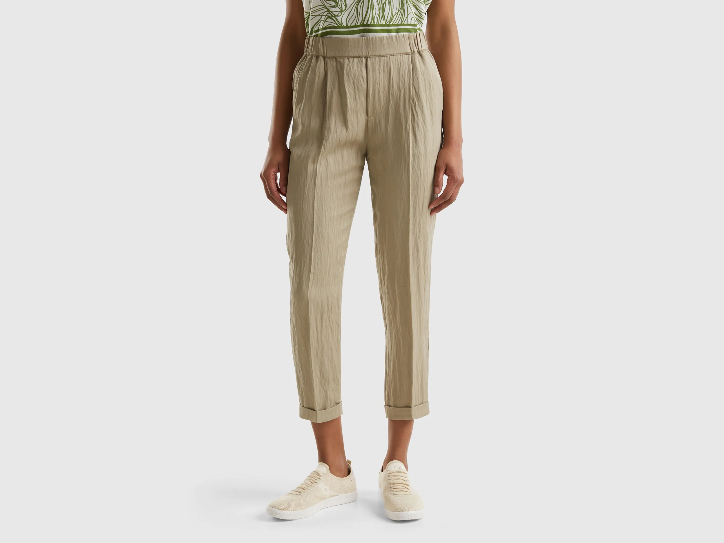 Benetton, Pantaloni Con Risvolto In Misto Viscosa Sostenibile, Verde Chiaro, Donna