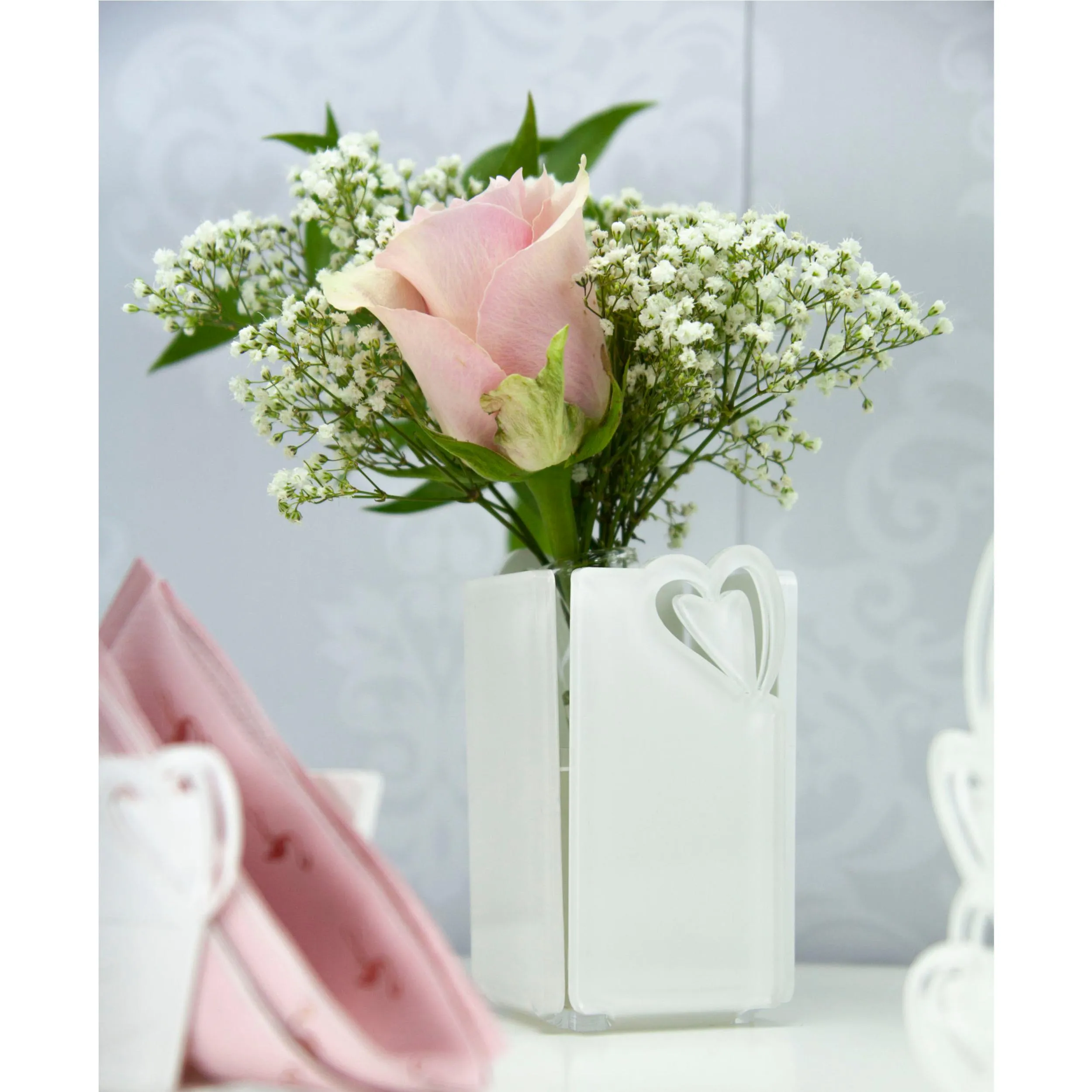 Vaso portafiori in metacrilato tagliato al laser LOVE 10,6x6xh6 cm- bianco