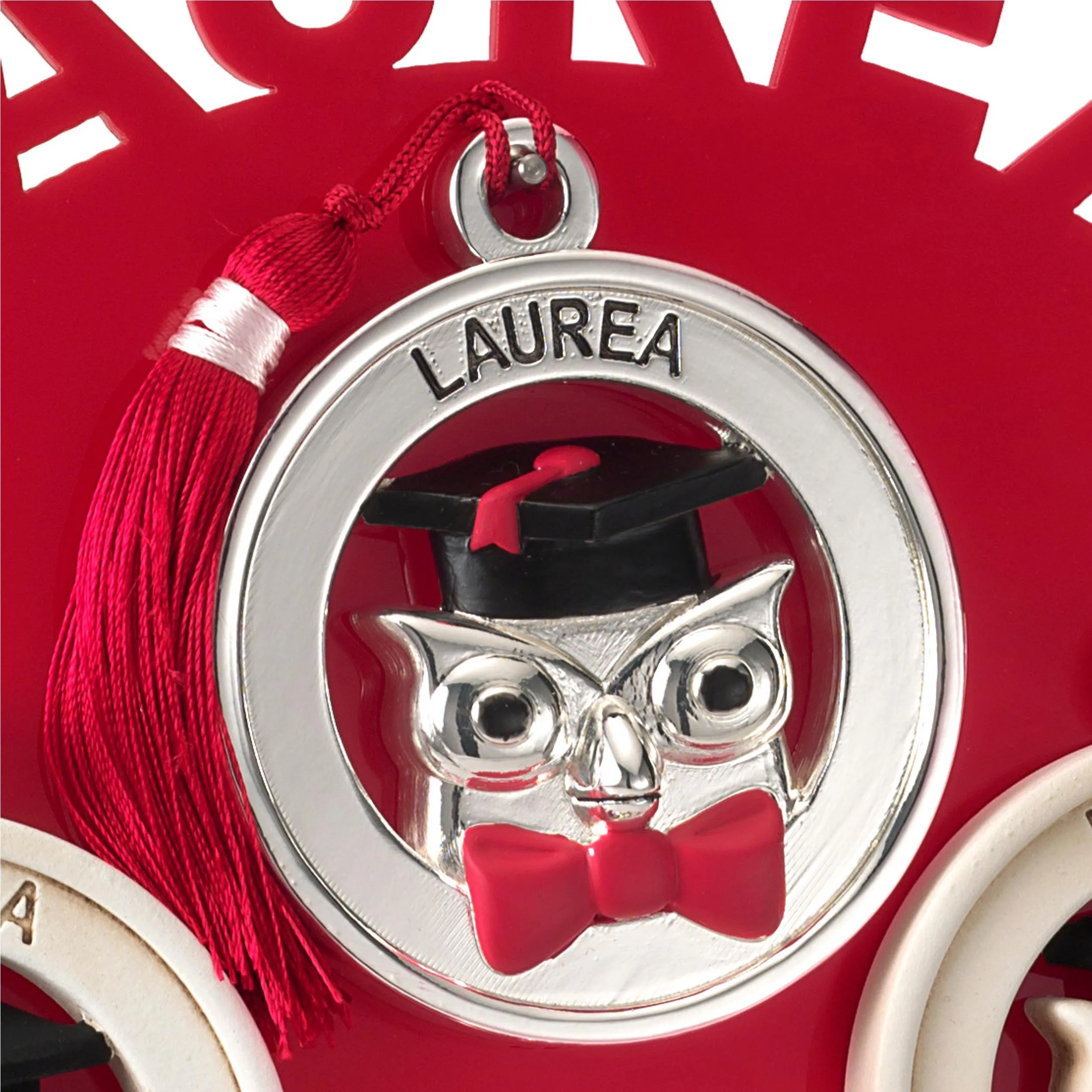 Medaglione Laurea gufo con Figura in resina Argentata particolari rossi Ø 8,5 cm in scatola regalo , bomboniera