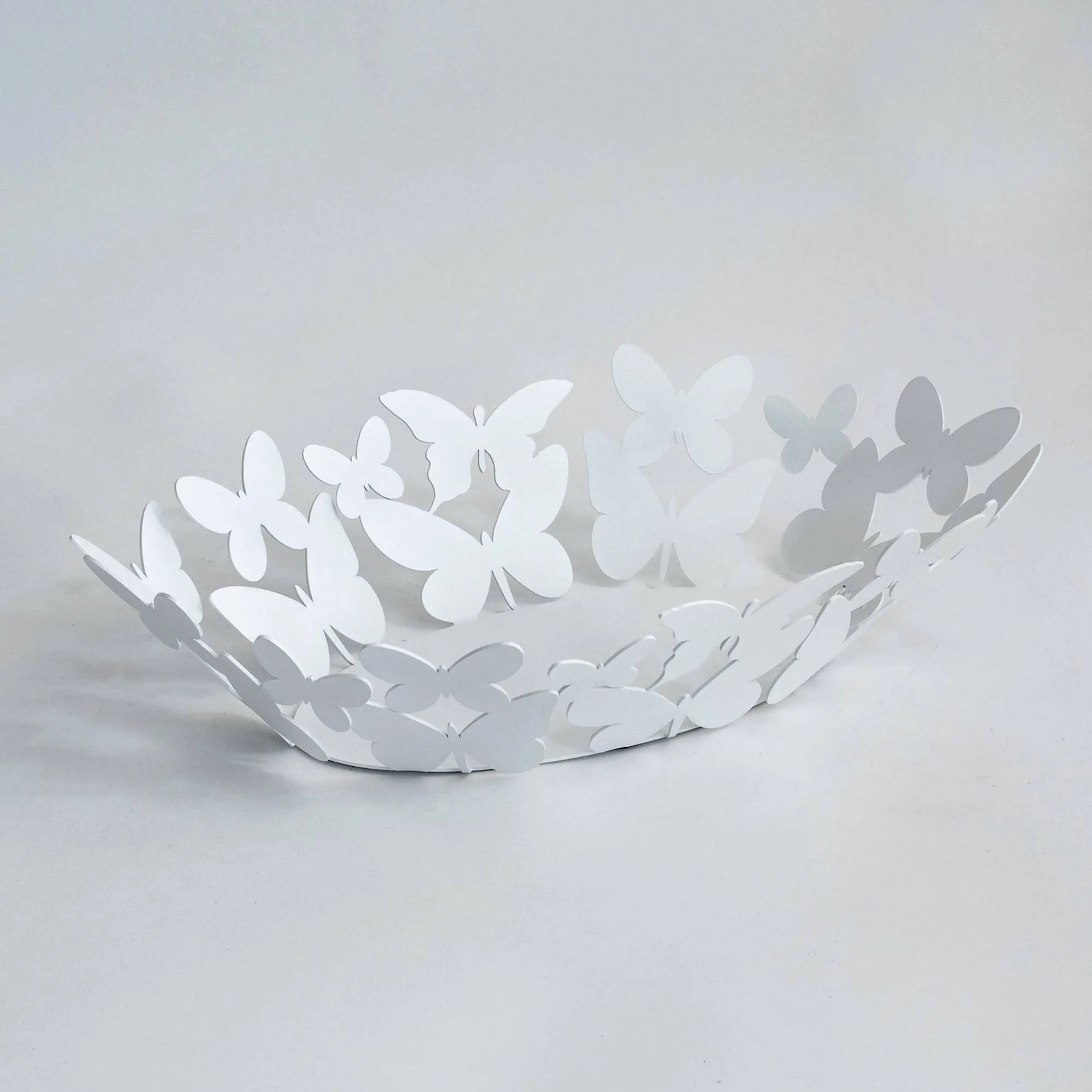 Centrotavola moderno con farfalle ovale Butterfly ovale in metallo, 43x25Px h9 cm, composto da una serie di farfalle dalla grandezza differente colore Bianco Neve