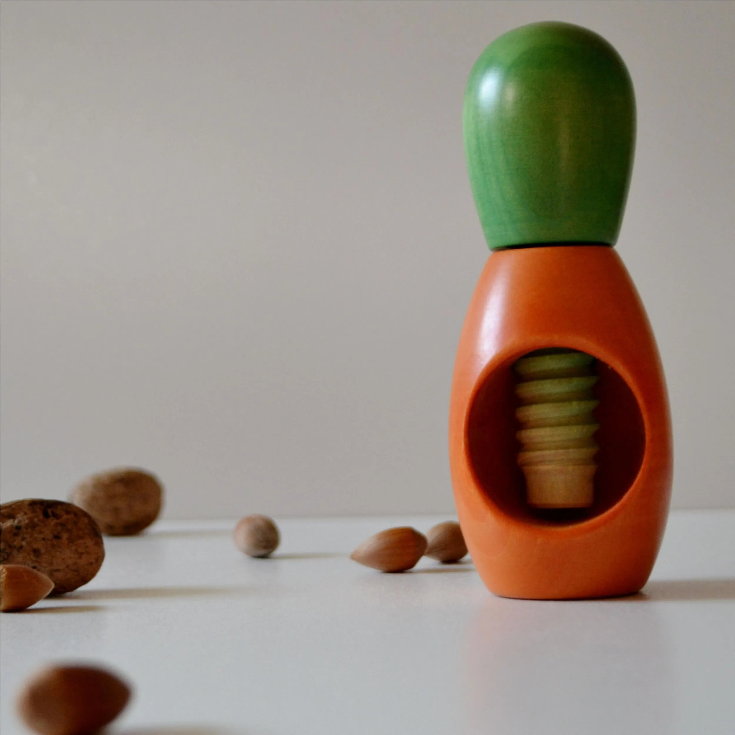 Rompinoce in legno di tiglio OLIVA tornito a mano 5,5xh12,5 cm bicolor Arancio Verde