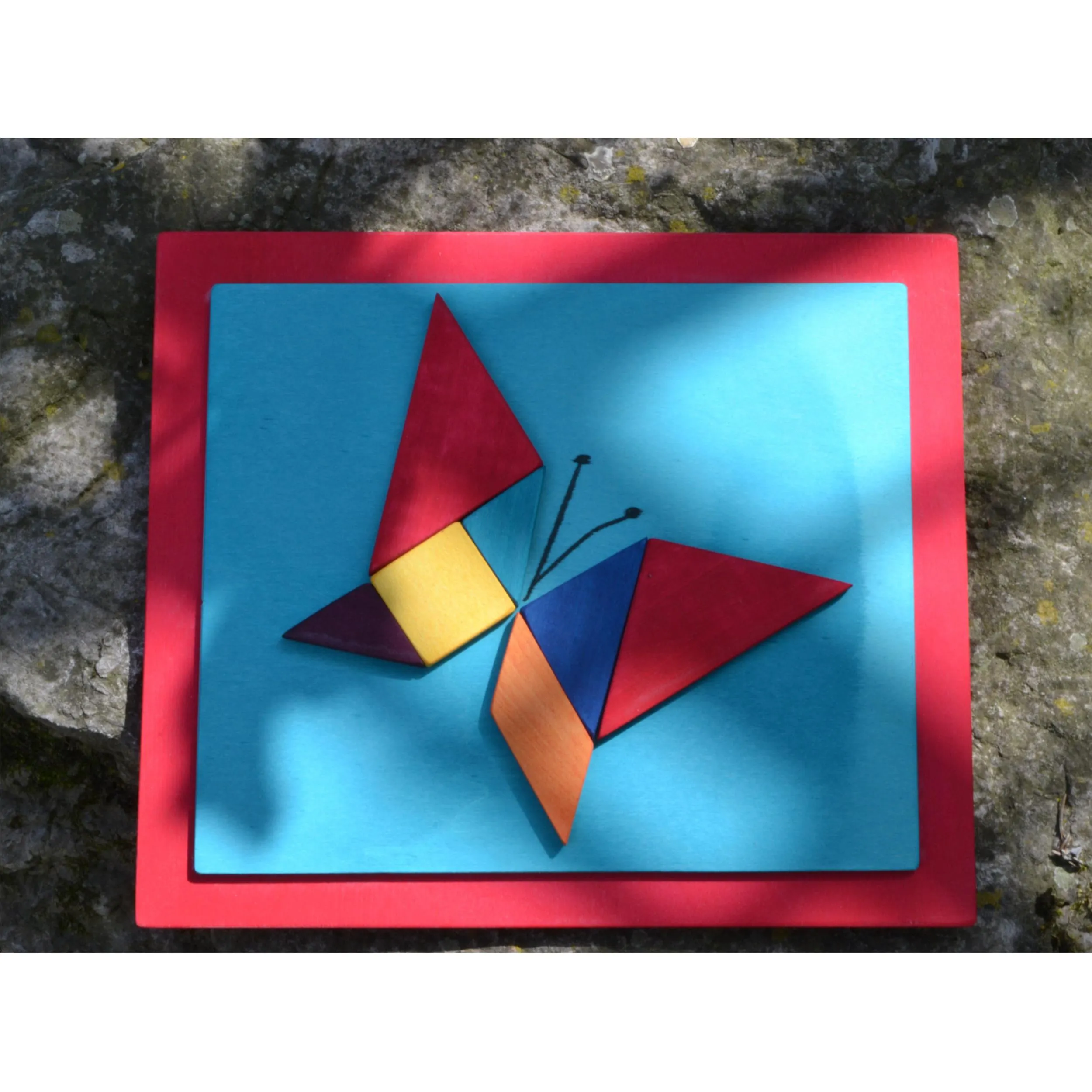 Quadro Tangram La Farfalla 24x28x1,6 cm orizzontale pannello in legno colore rosso i pezzi sono attaccati ed incollati con 7 pezzi del Tangram si possono fare infinite figure