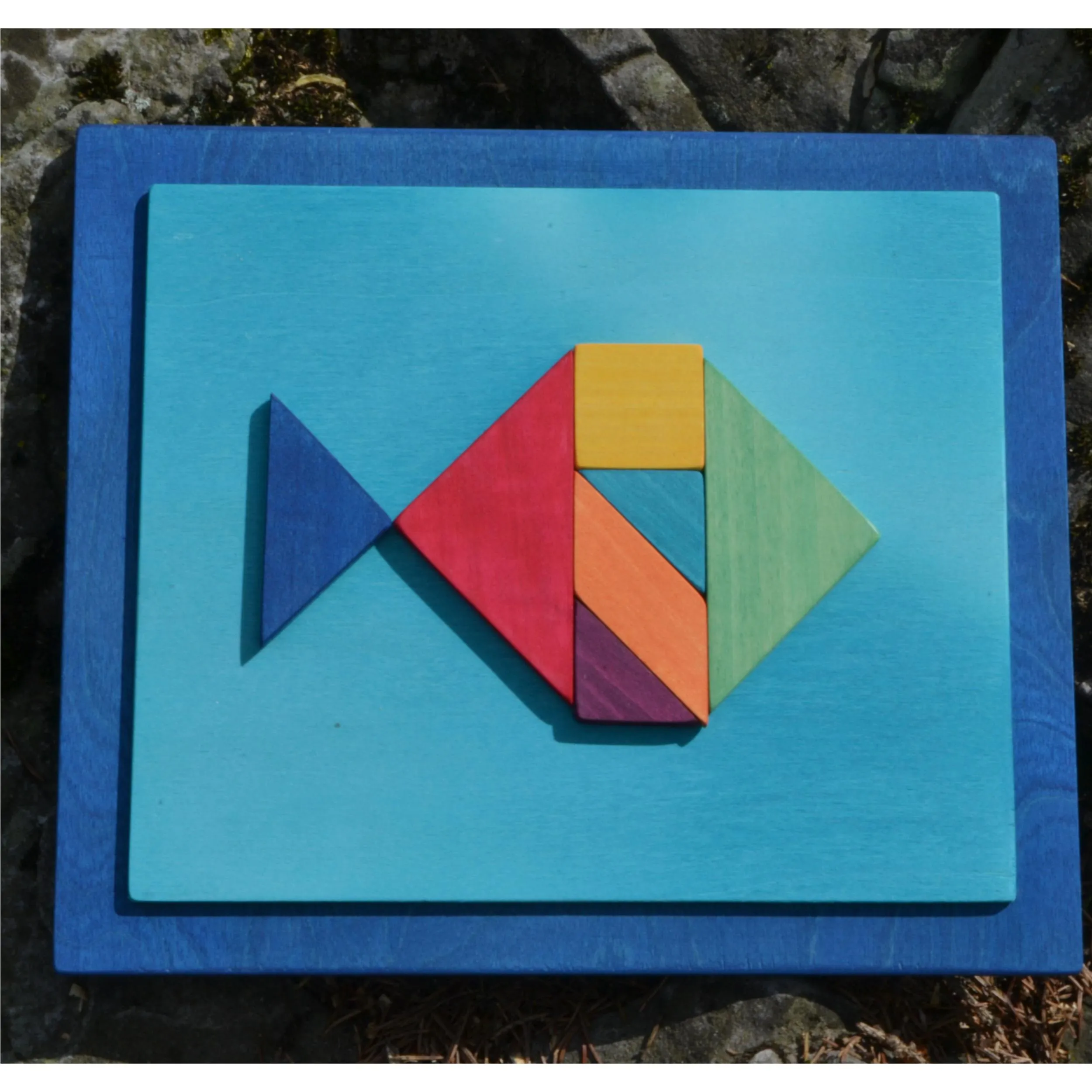 Quadro Tangram Pesce 24x28x1,6 cm orizzontale pannello in legno colore Azzurro i pezzi sono attaccati ed incollati con 7 pezzi del Tangram si possono fare infinite figure