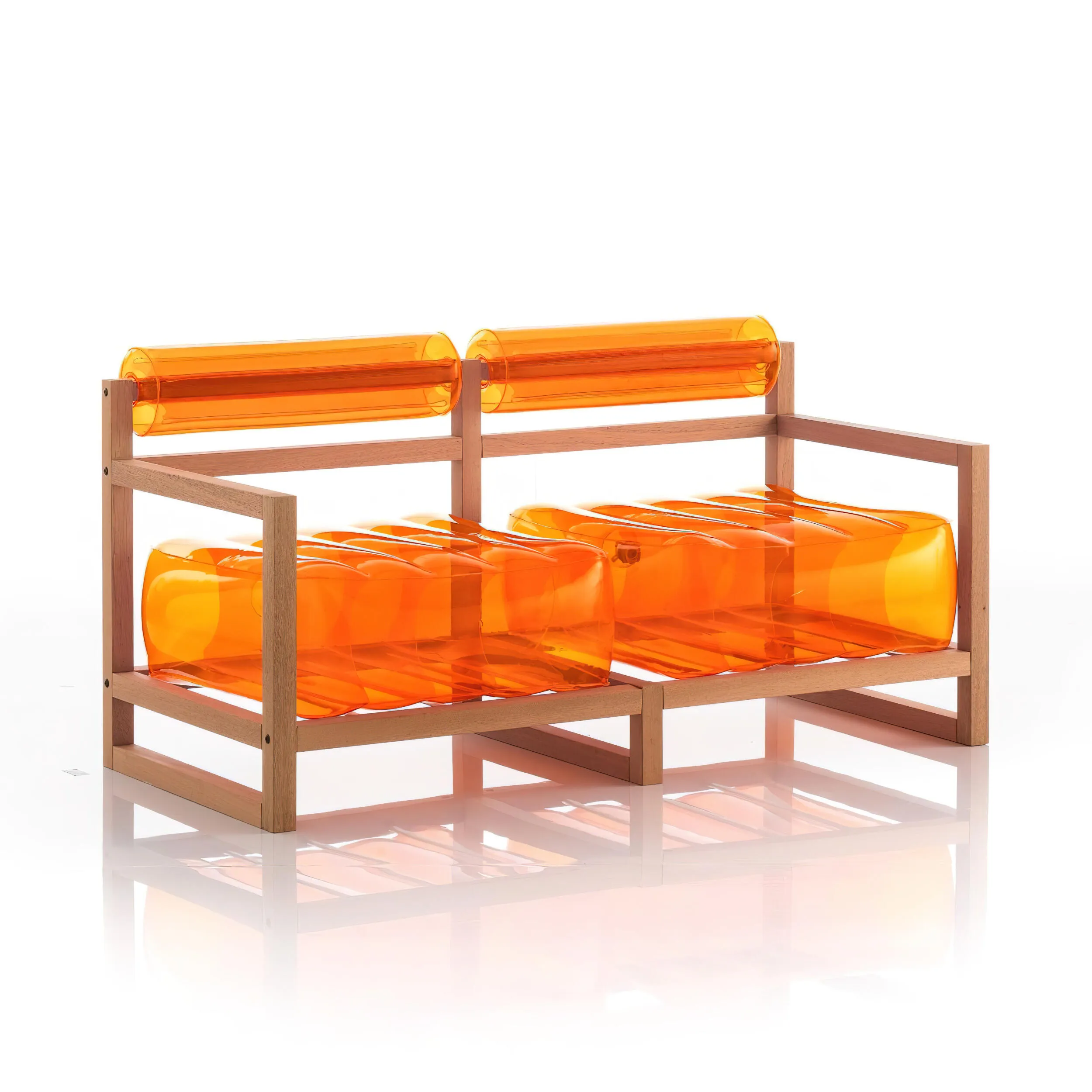 divano Yoko eko struttura in legno naturale, dimensioni 62x191xH70 cm peso 18,7 kg, seduta gonfiabile in TPU colore arancio