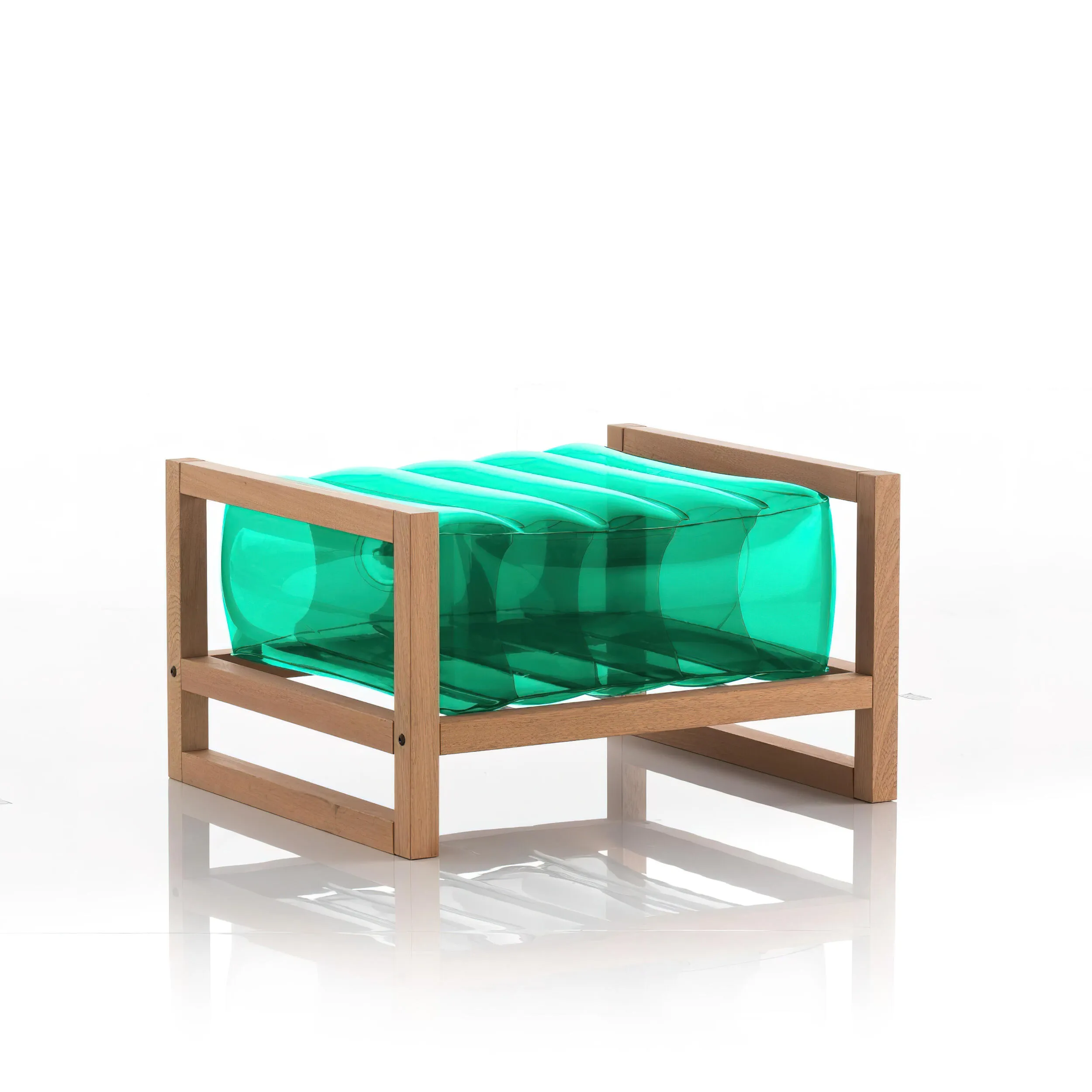 Pouf EKO gonfiabile con telaio in legno e TPU Crystal Green YOKO, 62x70xH40 cm riciclabile, biodegradabile, estremamente resistente, peso sopportabile 150 kg