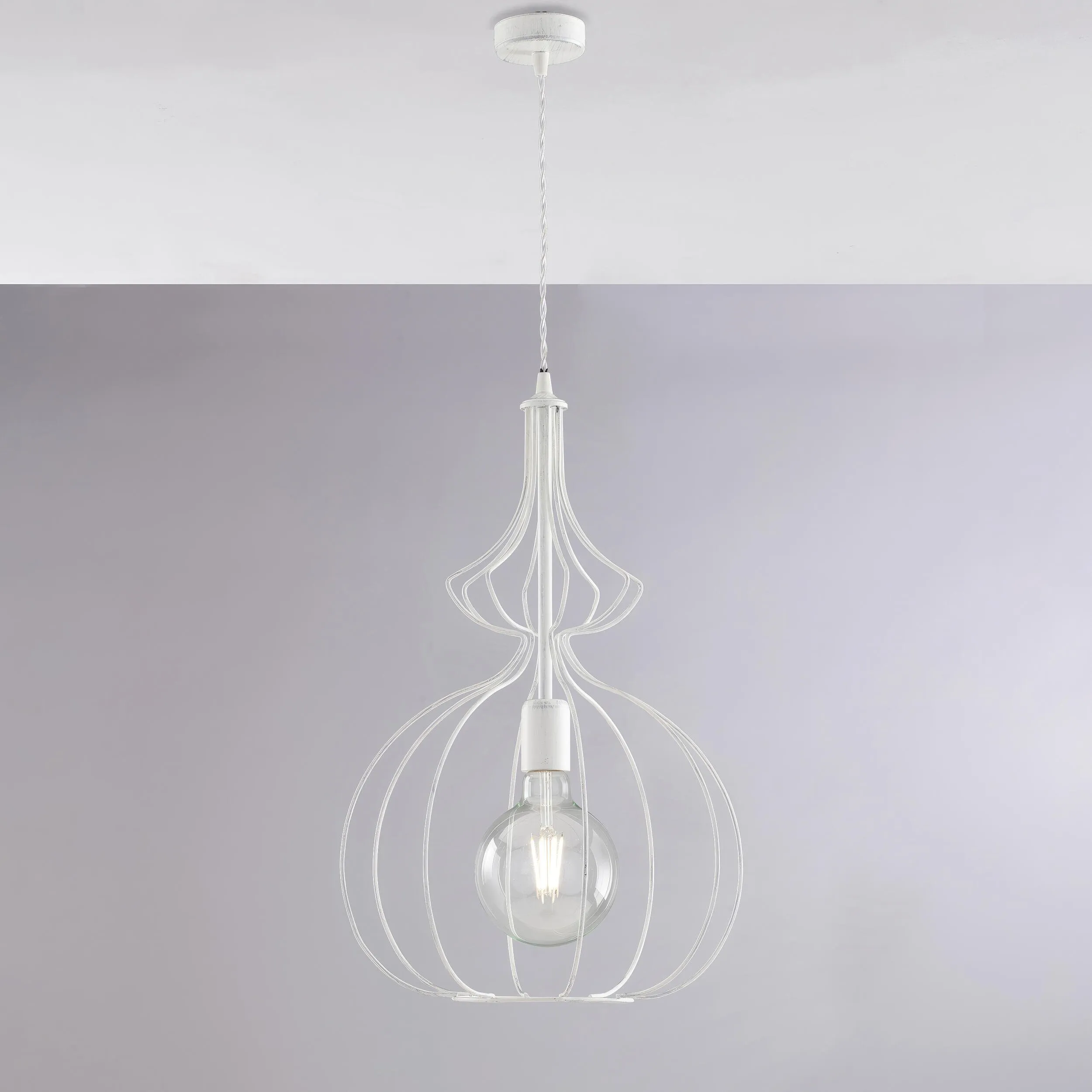 Sospensione Olimpia in ferro laccato bianco con decorazione argento 1 luce , altezza 54 Cm, Cavo allungabile fino a 124 Cm, larghezza 35 Cm