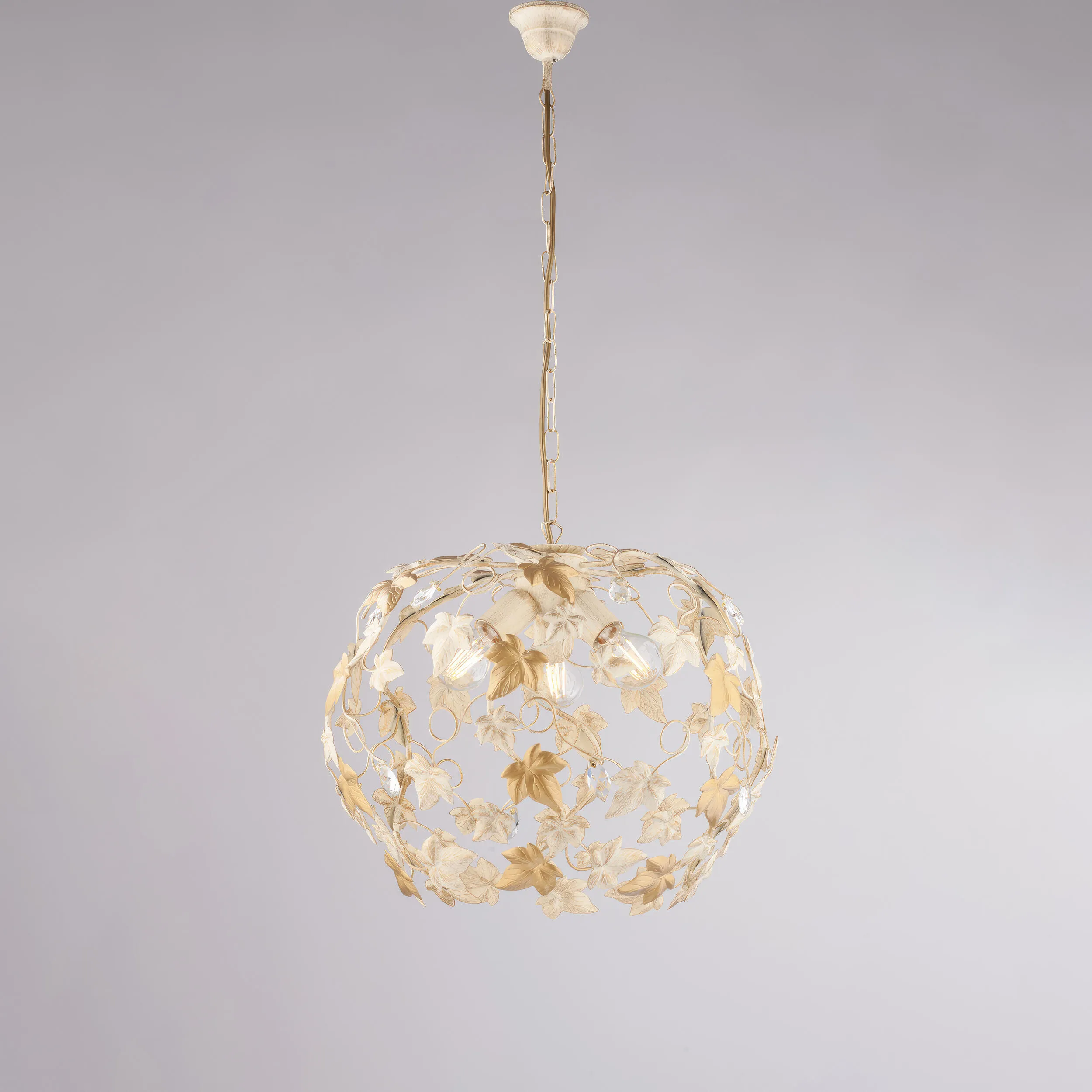 Lampadario Edera in ferro laccato avorio con decorazione oro chiaro e strass in cristallo 3 luci , altezza 45 Cm, Cavo allungabile fino a 105 Cm, larghezza 50 Cm