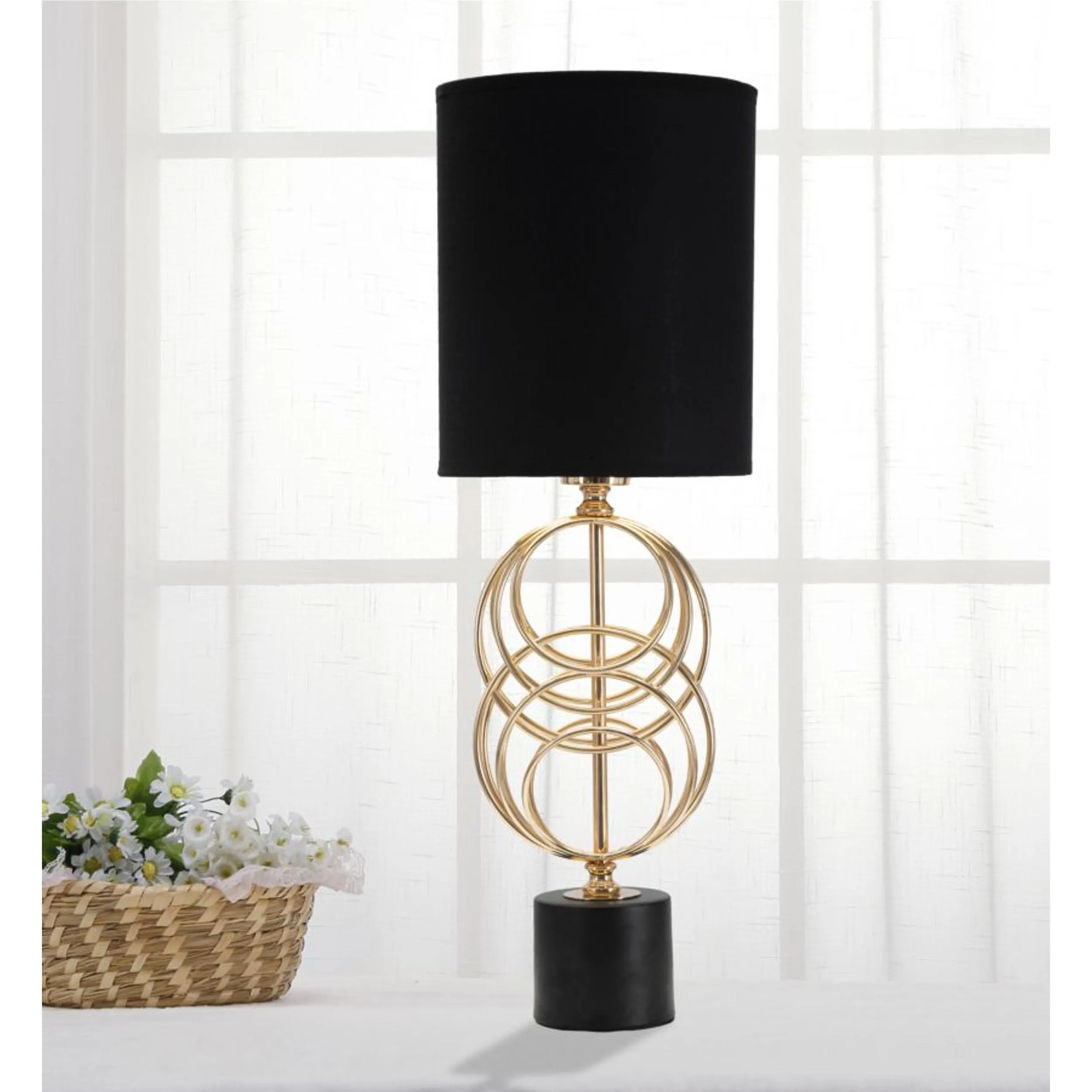 Lampada da tavolo in stile glam in metallo Dorato CIRCLY Dimensioni Ø 20xh 58 cm in metallo decori metallici concentrici paralume in tessuto Nero