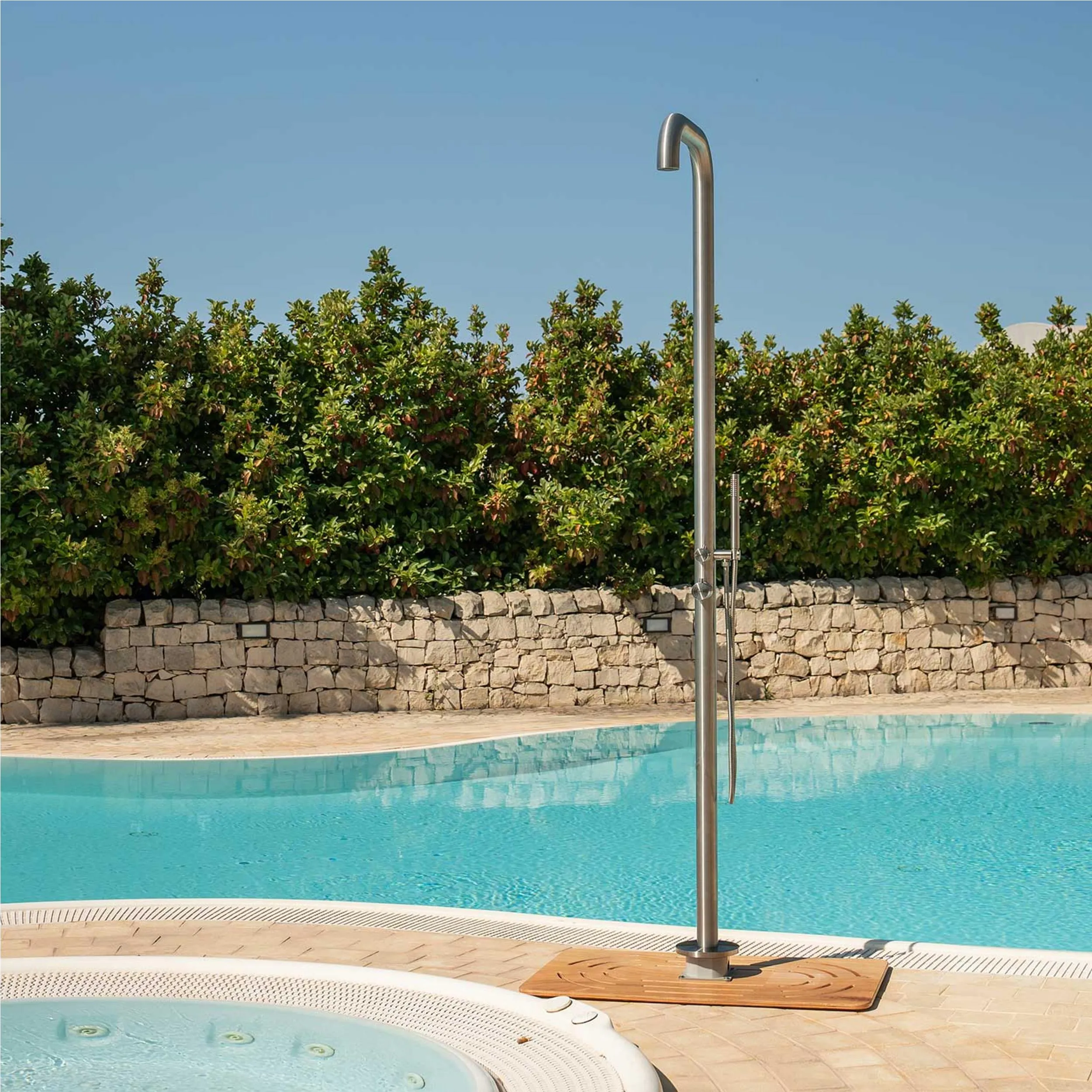 Doccia da Giardino per Piscina esterno CHIA-INOX Dimensioni 26x37x h 222,9 cm Fusto diametro 6 cm con Miscelatore e Doccetta da esterno In Acciaio Inox 316 L INOX SATINATO