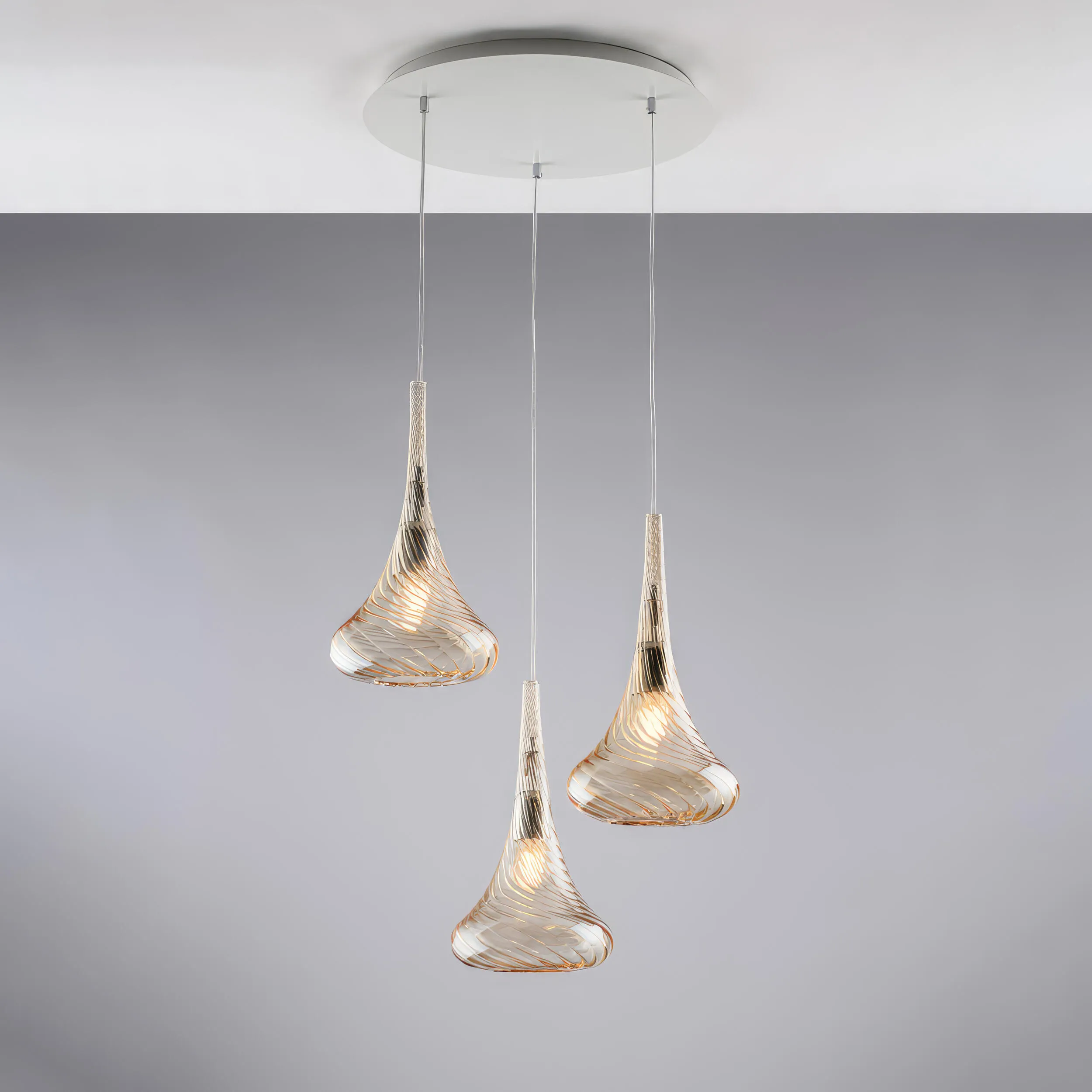 Sospensione in Ferro Nemesi Ø50xh41-141 cm, 3 Luci E27 - 55 Watt Max, Colore Ambra, Vetri Pyrex Ambra